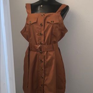 Sleeveless midi dress with pockets